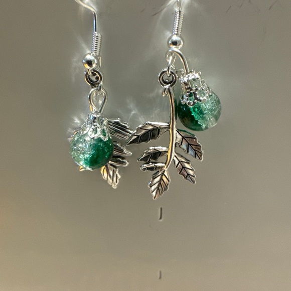 Nobility earrings - Picture 3 of 16